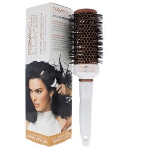 Formawell Beauty X Kendall Jenner Round Brush. NEW